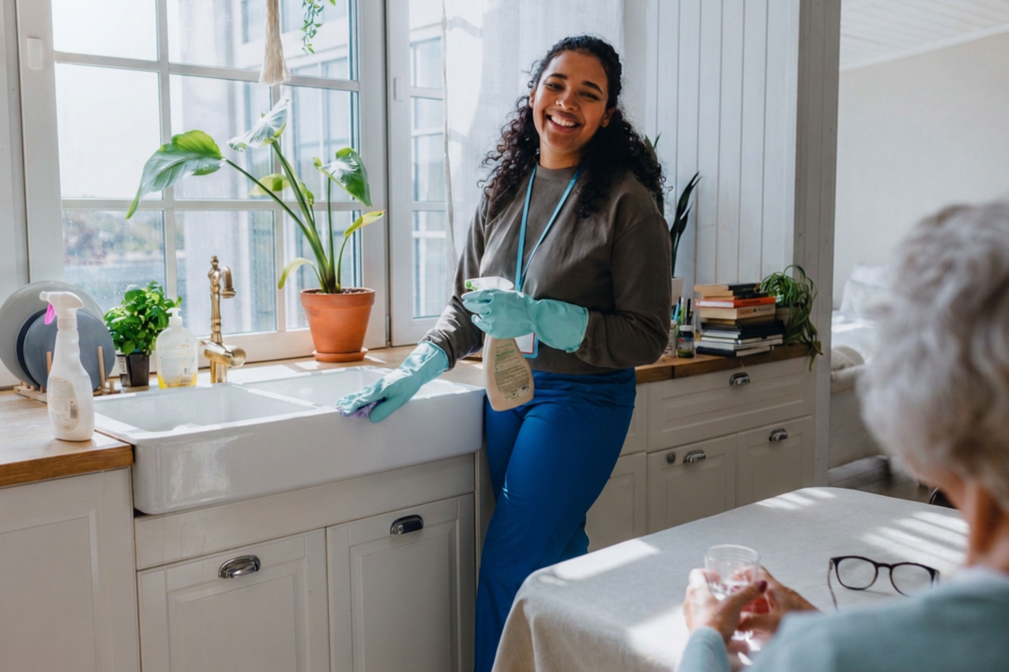 Professional house cleaner providing cleaning services in Naples